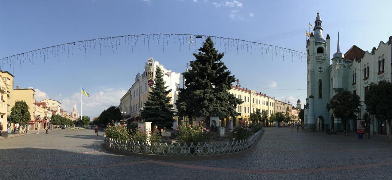 מוקצ'בה Panoramic View Top Floor Apartment In The City Center מראה חיצוני תמונה